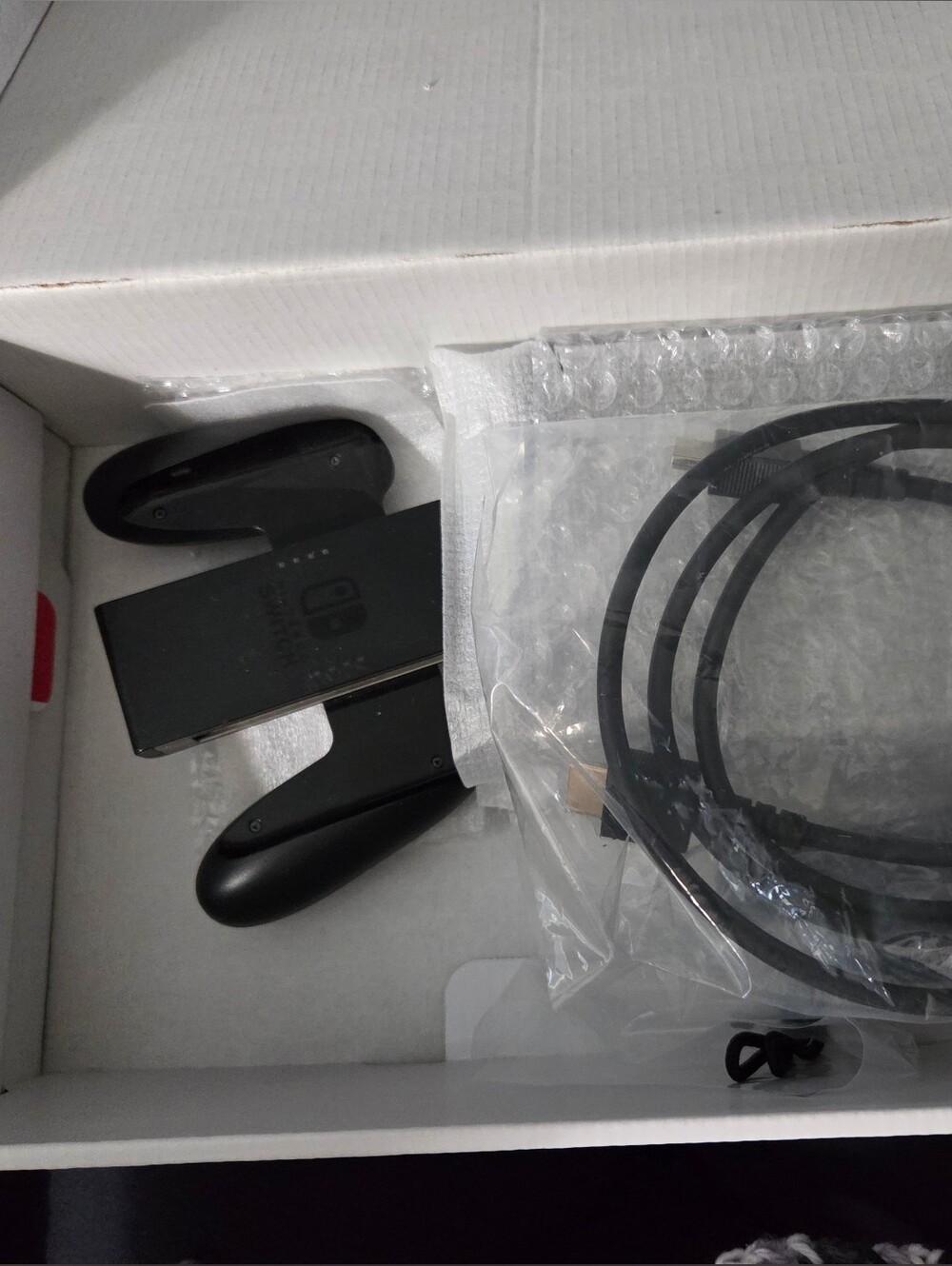 Nintendo Switch - Picture 2 of 6